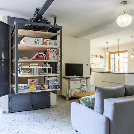 De La Riviere Apartment *