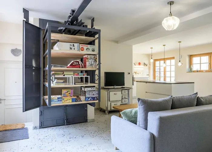 De La Riviere Apartment *